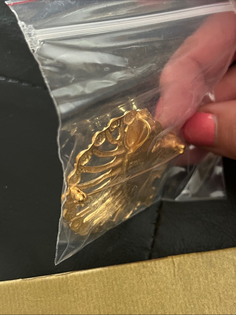 Metropolitan Museum of Art Gold Lion Head Brooch - Gold - Picture 5 of 8